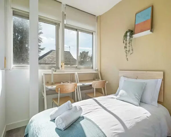 Bedroom; natural light, modern style