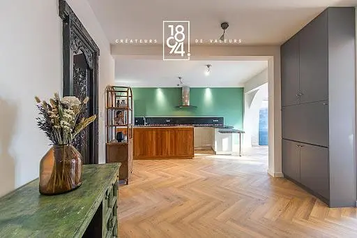 Kitchen; wood floor, natural light, modern style