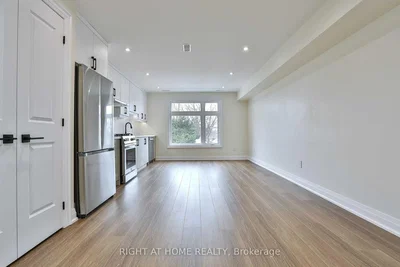 Cozinha; eletrodomésticos, luz natural, chão de madeira, renovado