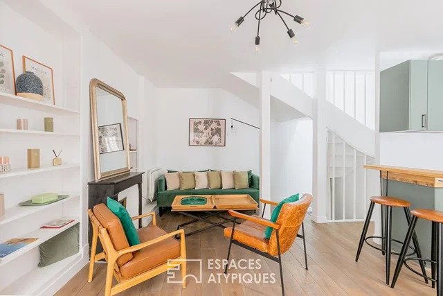 Salón; estilo moderno, suelo de madera, luz natural