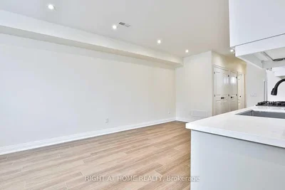 Cucina; ristrutturato, luce naturale, stile moderno, pavimento in legno