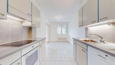 Küche; küchengeräte, fliesenboden, tageslicht