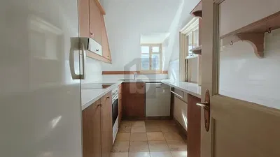 Küche; küchengeräte, fliesenboden, tageslicht