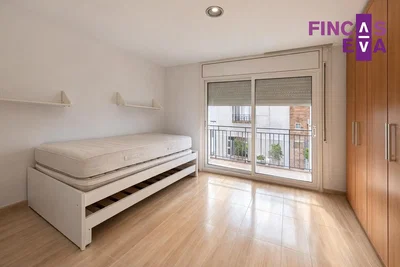 Yatak odası; fayans zemin, manzara, doğal ışık