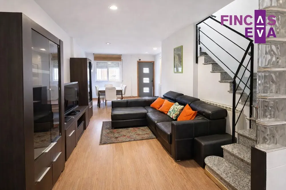 Oturma odası; doğal ışık, modern stil