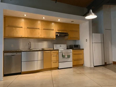 Cuisine; électroménager, rénové, lumière naturelle, style moderne