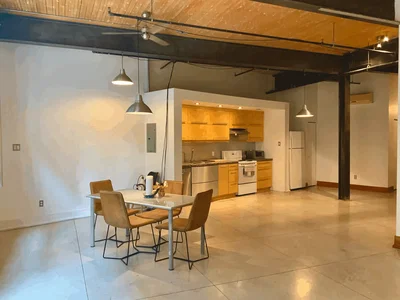 Cuisine; carrelage, lumière naturelle