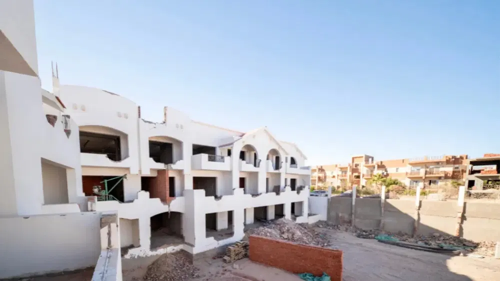 Huis en omgeving; renovatie nodig