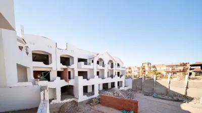 Huis en omgeving; renovatie nodig