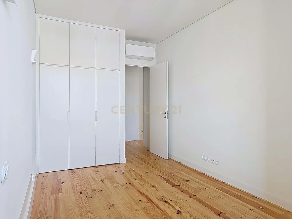 Schlafzimmer; holzboden, renoviert, tageslicht