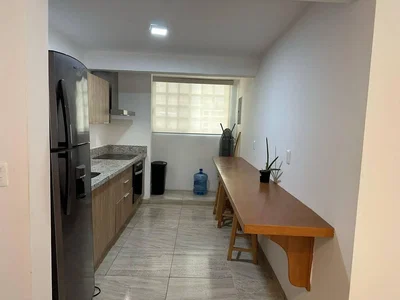 Küche; küchengeräte, fliesenboden, tageslicht