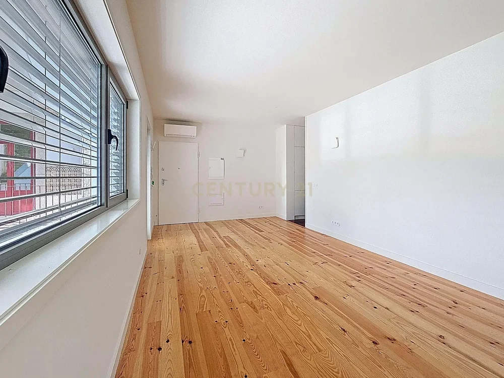 Schlafzimmer; holzboden, tageslicht