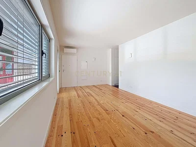 Schlafzimmer; holzboden, tageslicht