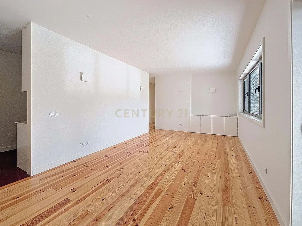 Wohnzimmer; holzboden, tageslicht