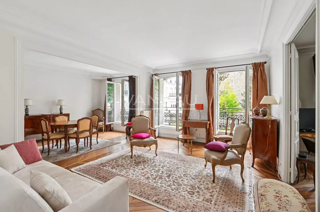 Salon; vue, parquet, lumière naturelle, style rustique