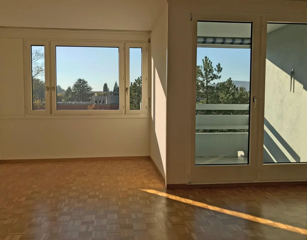 Wohnzimmer; blick, holzboden, tageslicht