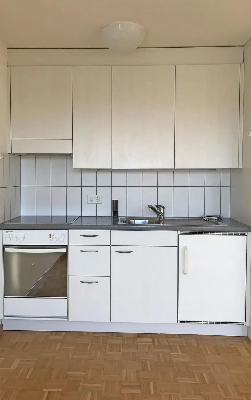 Küche; küchengeräte, fliesenboden