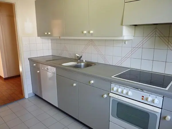 Küche; küchengeräte, fliesenboden