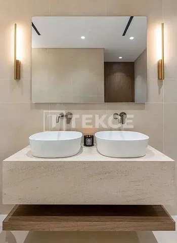 حمام; أرضية من البلاط, مجدد, ضوء طبيعي