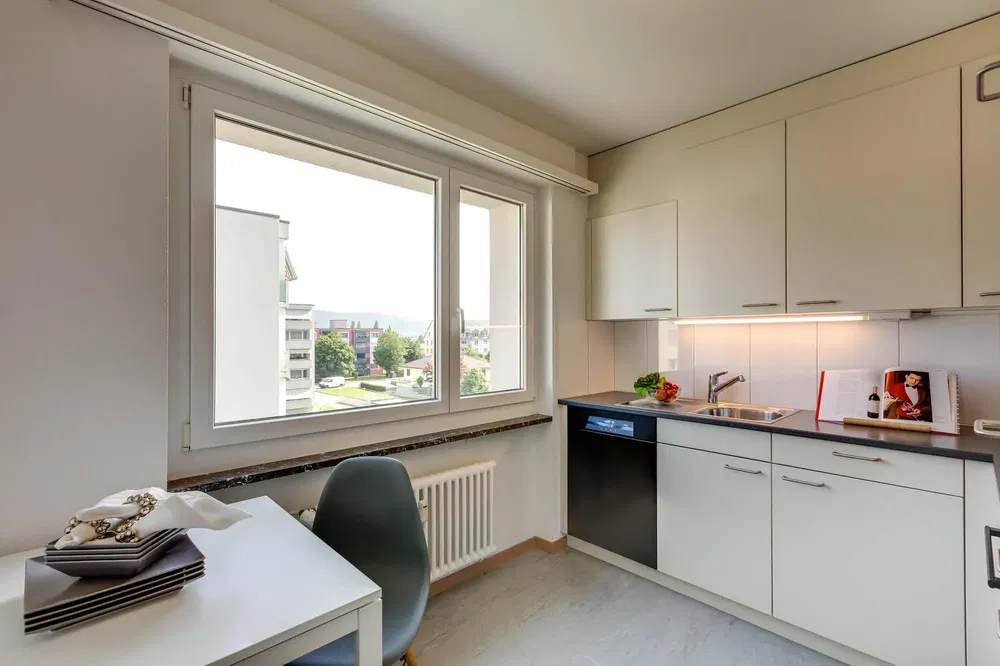 Küche; blick, küchengeräte, tageslicht, moderner stil