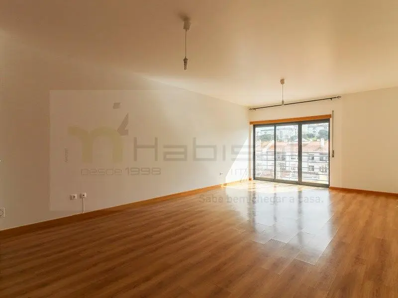 Wohnzimmer; blick, holzboden, tageslicht