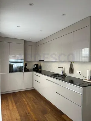 Küche; küchengeräte, renoviert, holzboden, tageslicht