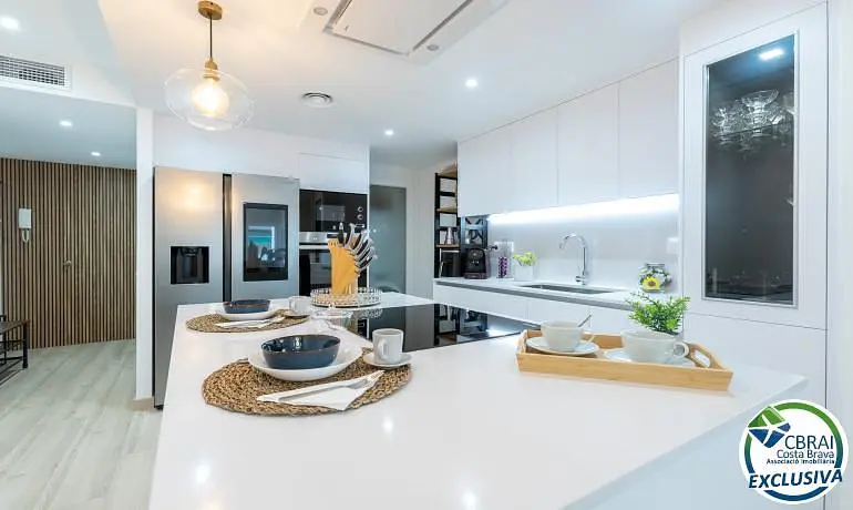 Kuhinja; kuhinjski aparati, moderni stil, prirodno svjetlo, renoviran