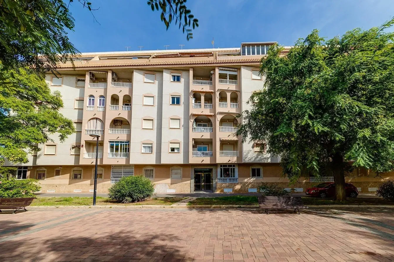 Kuća i okolina; pogled