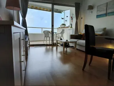 Dnevna soba; pogled, drveni pod, prirodno svjetlo