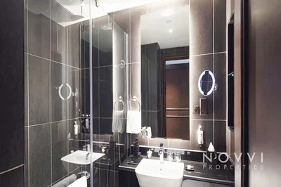 Salle de bain; carrelage, rénové, lumière naturelle, style moderne