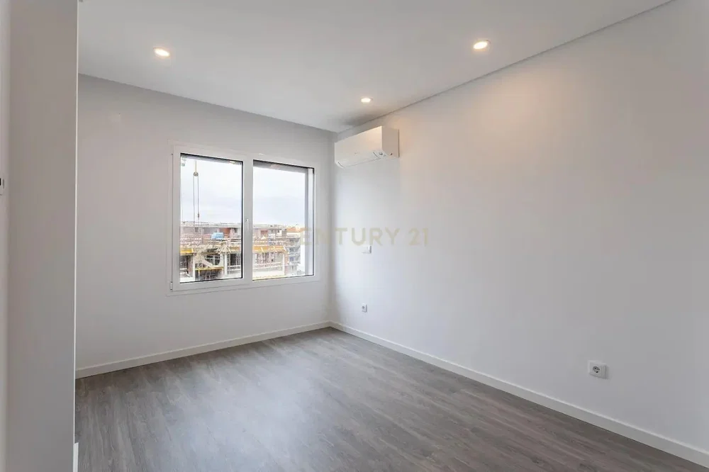 غرفة نوم; إطلالة, ضوء طبيعي, مجدد, أرضية من البلاط