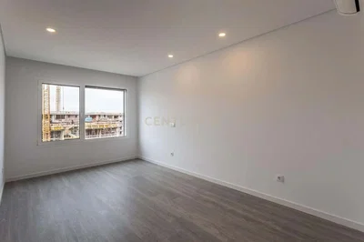 غرفة معيشة; إطلالة, ضوء طبيعي, أرضية من البلاط, مجدد