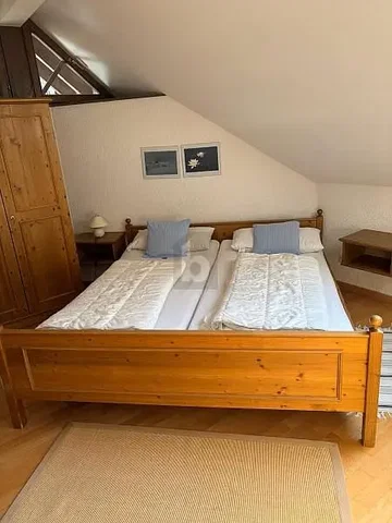 Schlafzimmer; holzboden, tageslicht, rustikaler stil