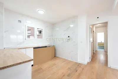 Kuhinja; drveni pod, prirodno svjetlo, renoviran