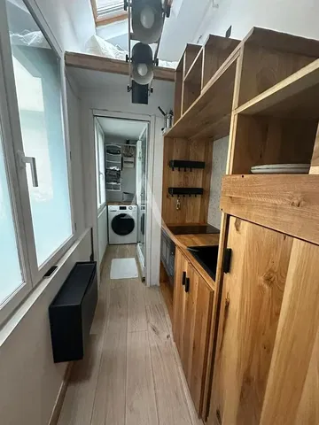 Kitchen; wood floor, natural light, modern style