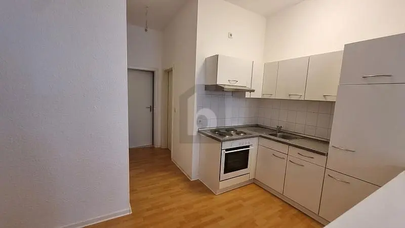 Küche; küchengeräte, holzboden, tageslicht