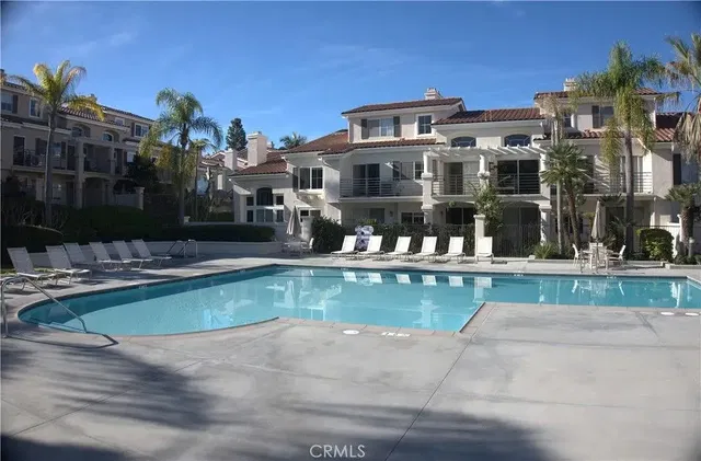 Къща и околности; гледка