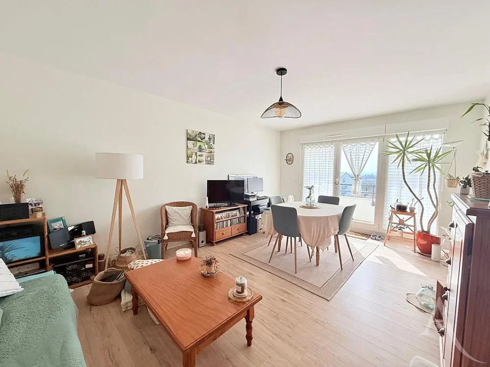 Dnevna soba; prirodno svjetlo, drveni pod