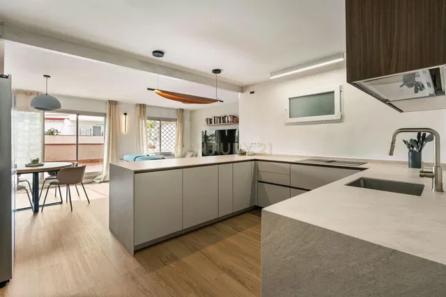 Cucina; vista, luce naturale, stile moderno