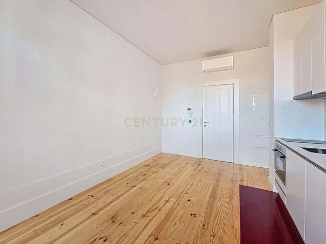 Küche; holzboden, küchengeräte, renoviert, tageslicht