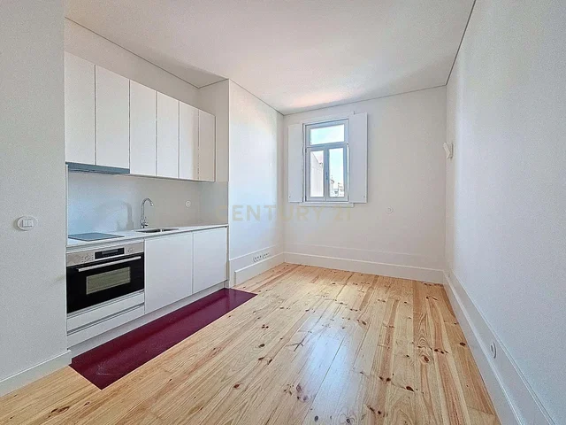 Küche; küchengeräte, holzboden, tageslicht