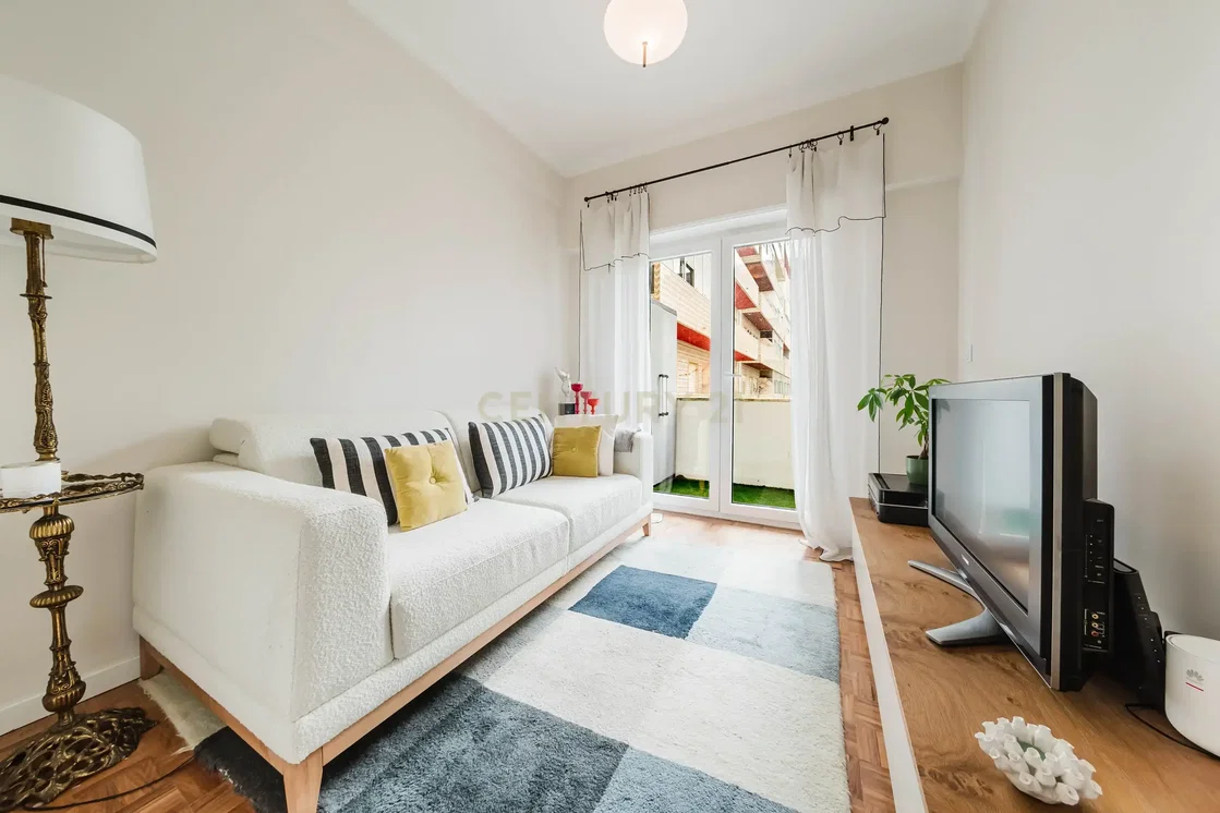 Oturma odası; doğal ışık, modern stil