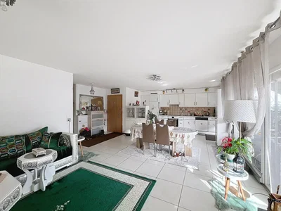 Oturma odası; doğal ışık, modern stil