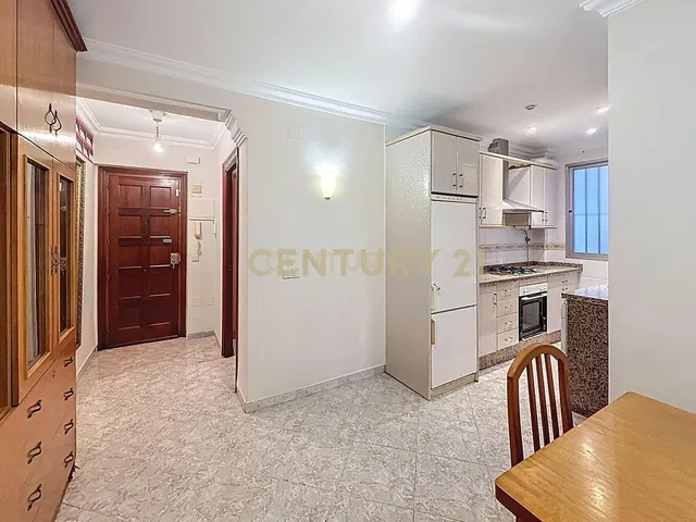 Kuchnia; podłoga z płytek, sprzęt kuchenny