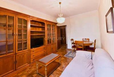 Oturma odası; ahşap zemin, modern stil