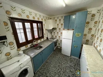 Kuhinja; pločice, kućanski aparati