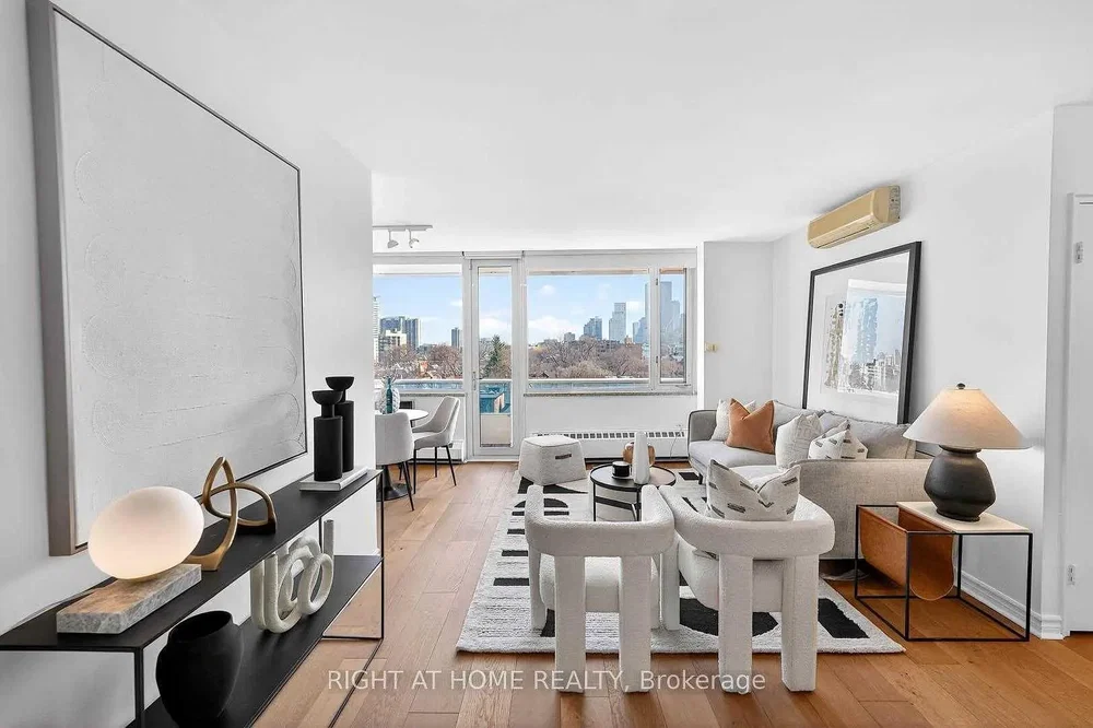 Σαλόνι; θέα, ξύλινο πάτωμα, φυσικό φως, μοντέρνο στυλ