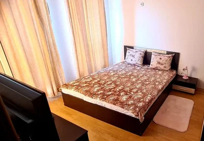 Slaapkamer; natuurlijk licht, houten vloer