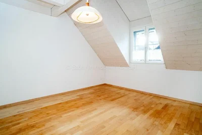 Kinderzimmer; holzboden, tageslicht
