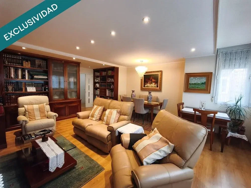 Oturma odası; modern stil, ahşap zemin, doğal ışık